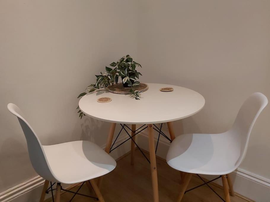 Tranquil Boho Bliss Apartment Портсмът Екстериор снимка