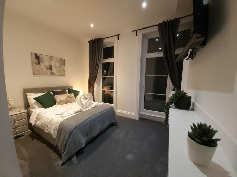 Tranquil Boho Bliss Apartment Портсмът Екстериор снимка