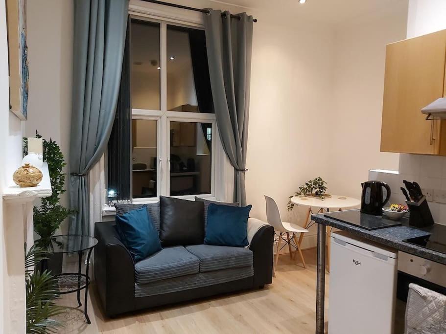 Tranquil Boho Bliss Apartment Портсмът Екстериор снимка